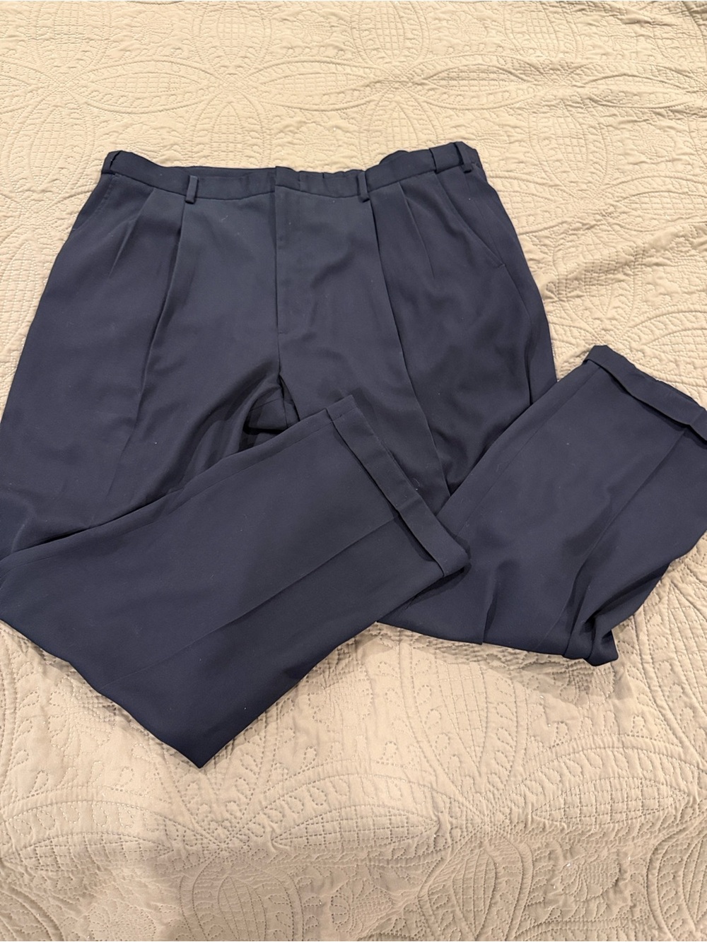 J Ferrar Men's black dress pants - Classic Pleated Front